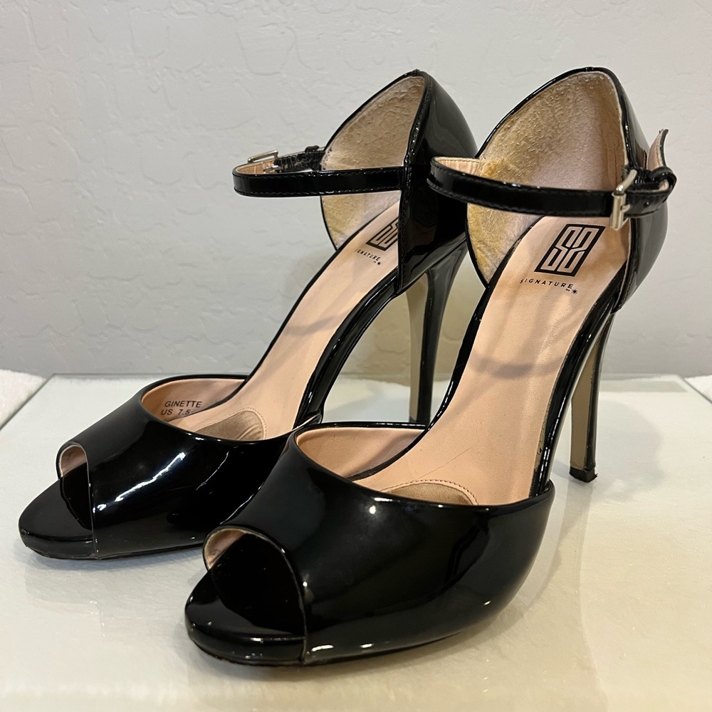 High heels. Color: black, size: 7.5